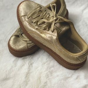 Gold Platform Pumas